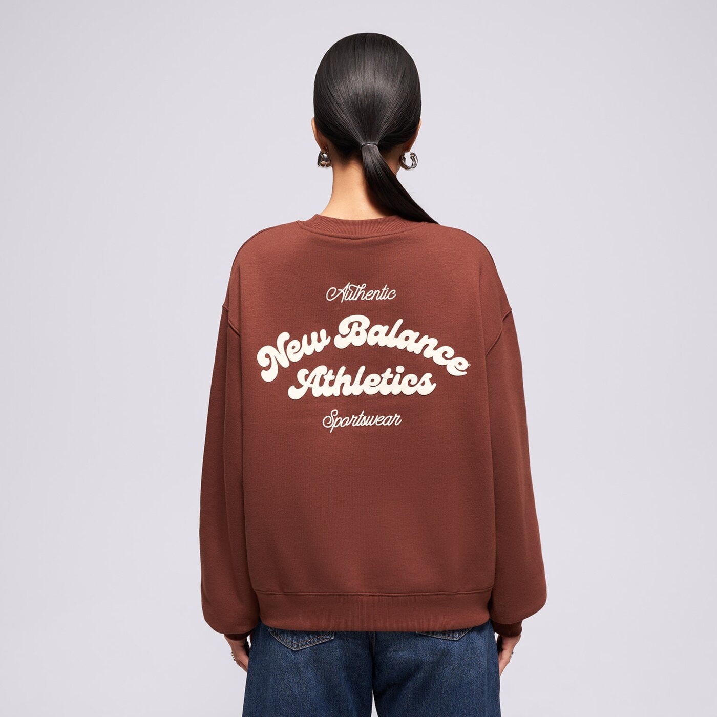 Дамски суичър NEW BALANCE СУИТЧЪР LINEAR HERITAGE FLEECE CREW wt53516rok цвят кафяв