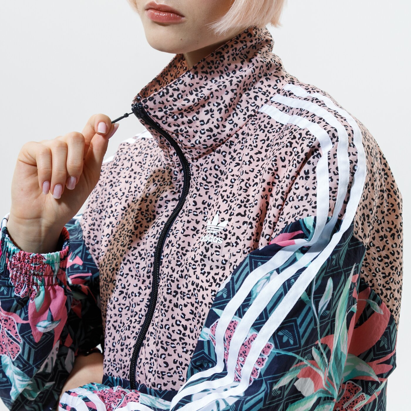 Дамски суичър ADIDAS СУИТЧЪР СЪС ЗАКОПЧАВАНЕ TRACK ТОП gn3601 цвят многоцветен