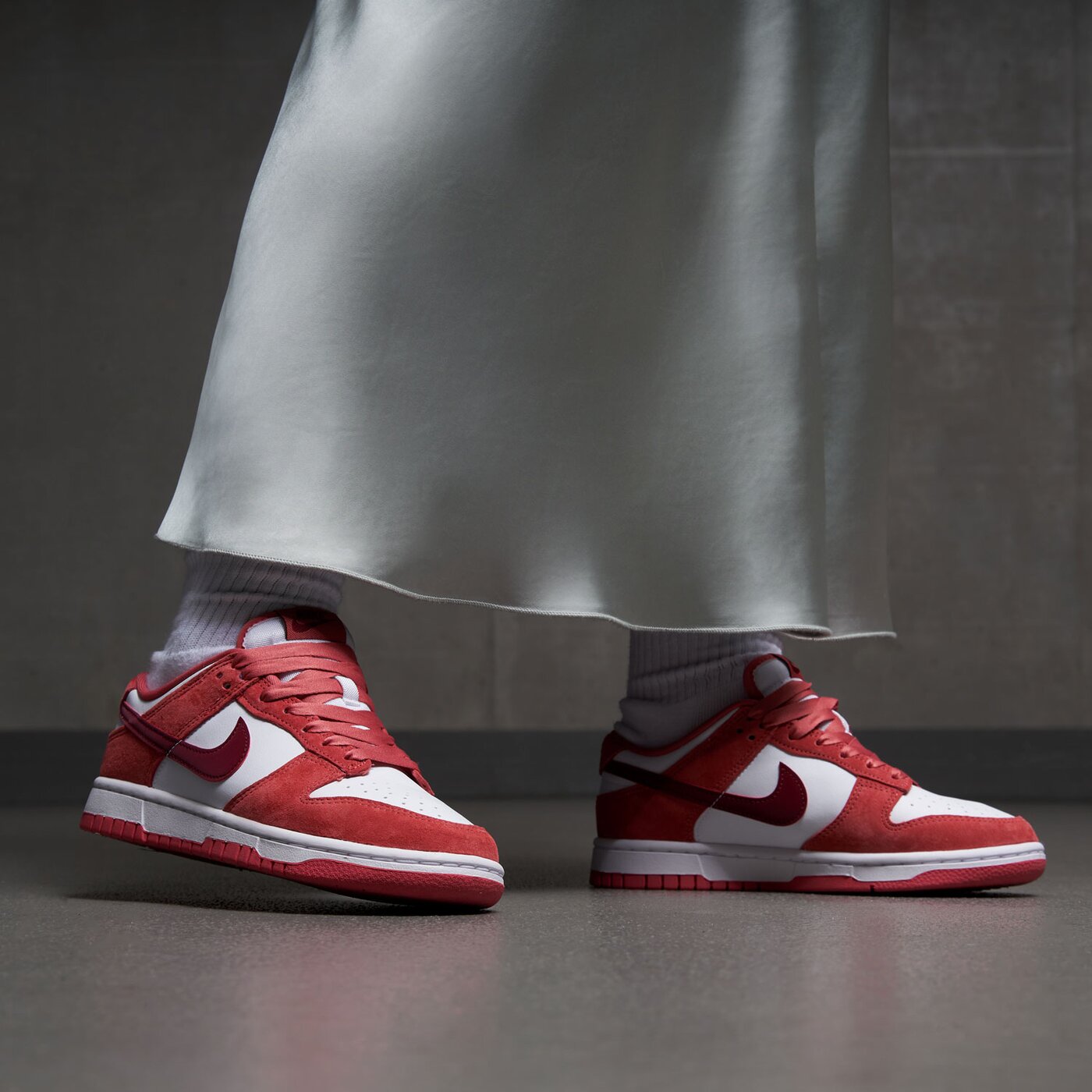 Дамски маратонки NIKE DUNK LOW  fq7056-100 цвят червен