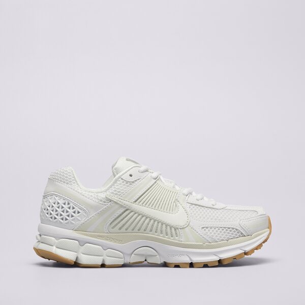 Дамски маратонки NIKE ZOOM VOMERO 5 fj2028-104 цвят бежов