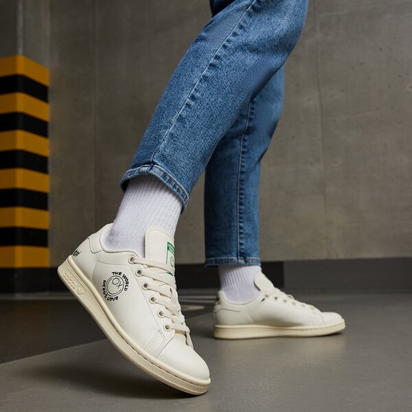 Дамски маратонки ADIDAS STAN SMITH  gz2202 цвят бежов
