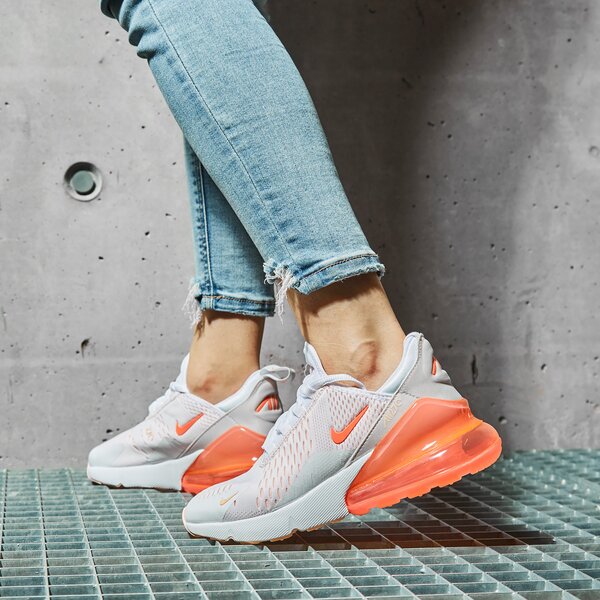 Дамски маратонки NIKE WMNS AIR MAX 270 ESS dh3895-100 цвят бял