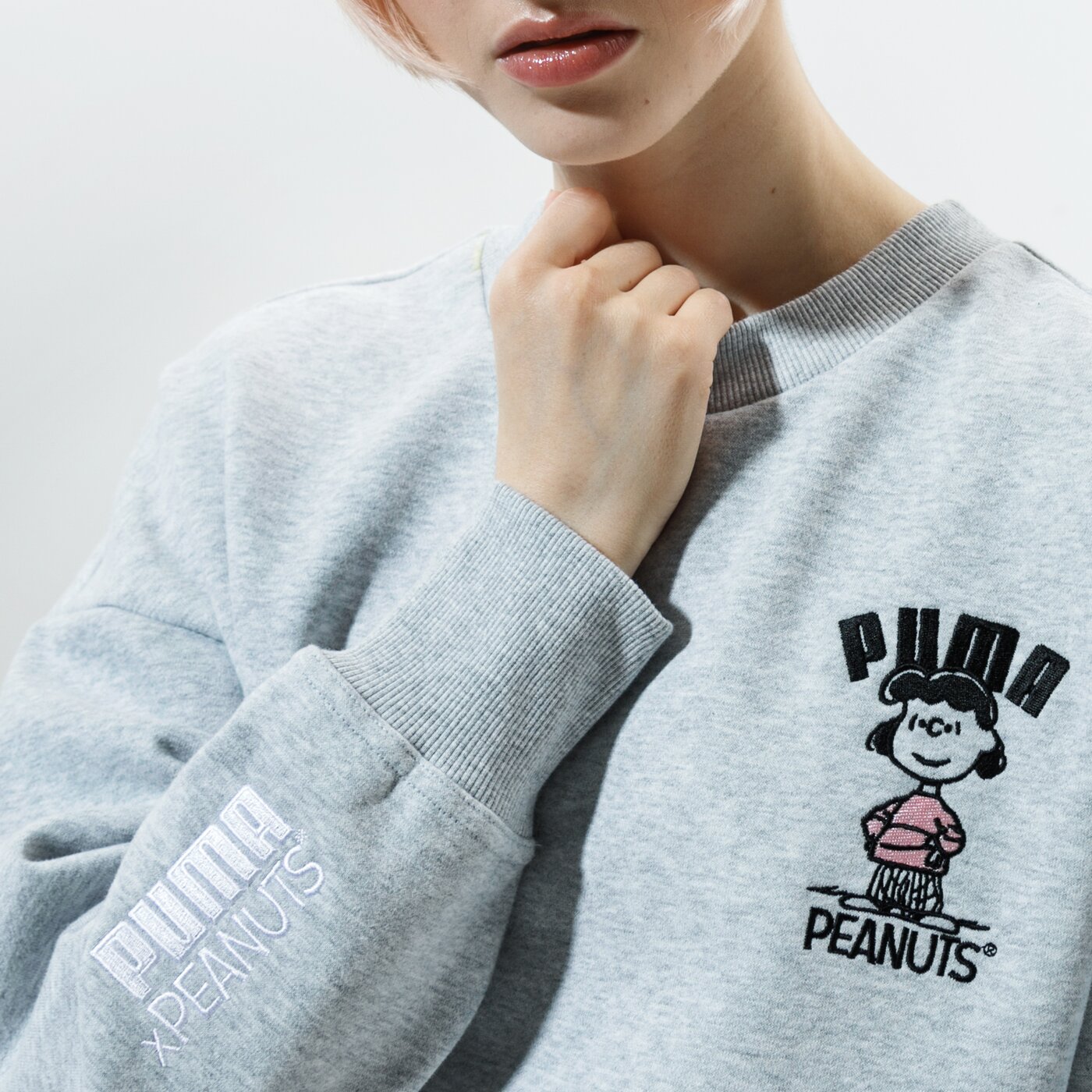 Дамски суичър PUMA СУИТЧЪР PUMA X PEANUTS W CREW 53115904 цвят сив