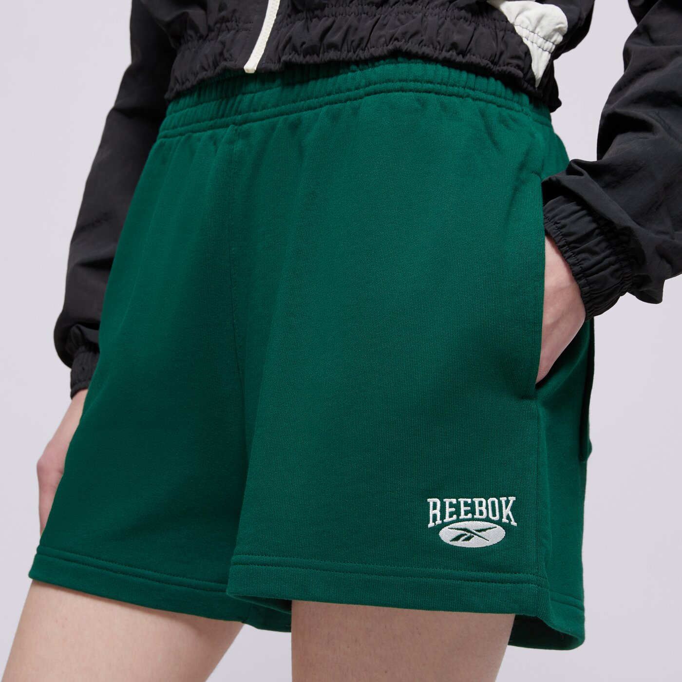 Дамски къси панталони REEBOK ШОРТИ CL AE SM LOGO SHORT 100076254 цвят зелен
