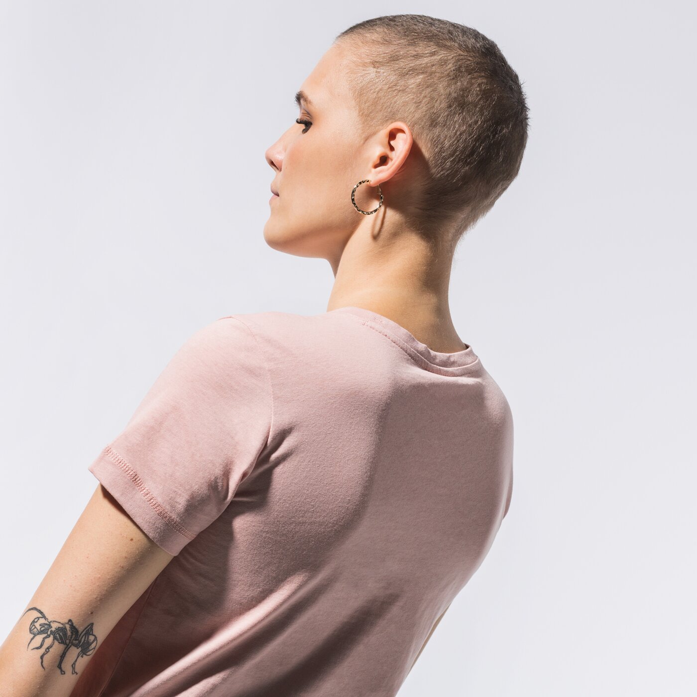 Дамска тениска CHAMPION ТЕНИСКА CREWNECK ТЕНИСКА 113223ps144 цвят розов