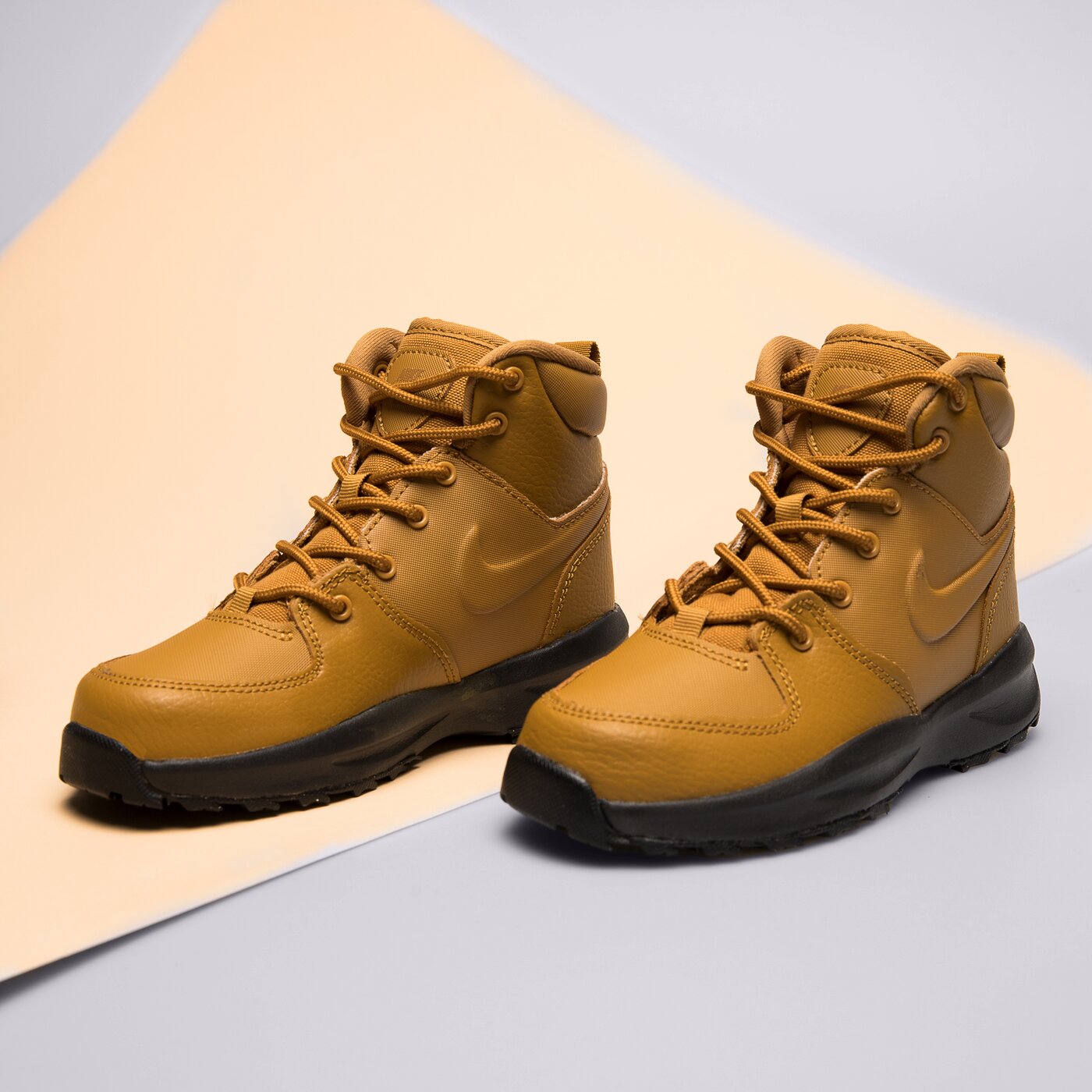 Детски зимни обувки NIKE MANOA bq5373-700 цвят кафяв