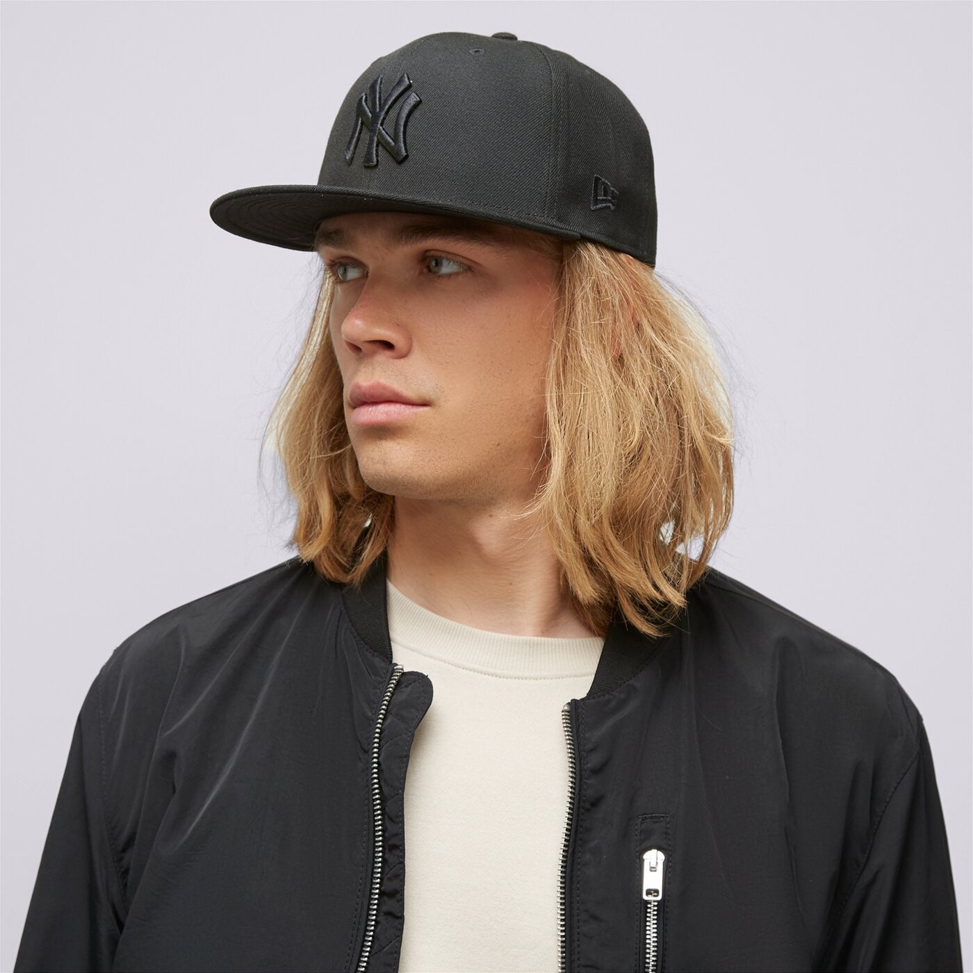 Дамска шапка с козирка NEW ERA ШАПКА BLACK ON BLACK NY YANKEES 10000103 цвят черен