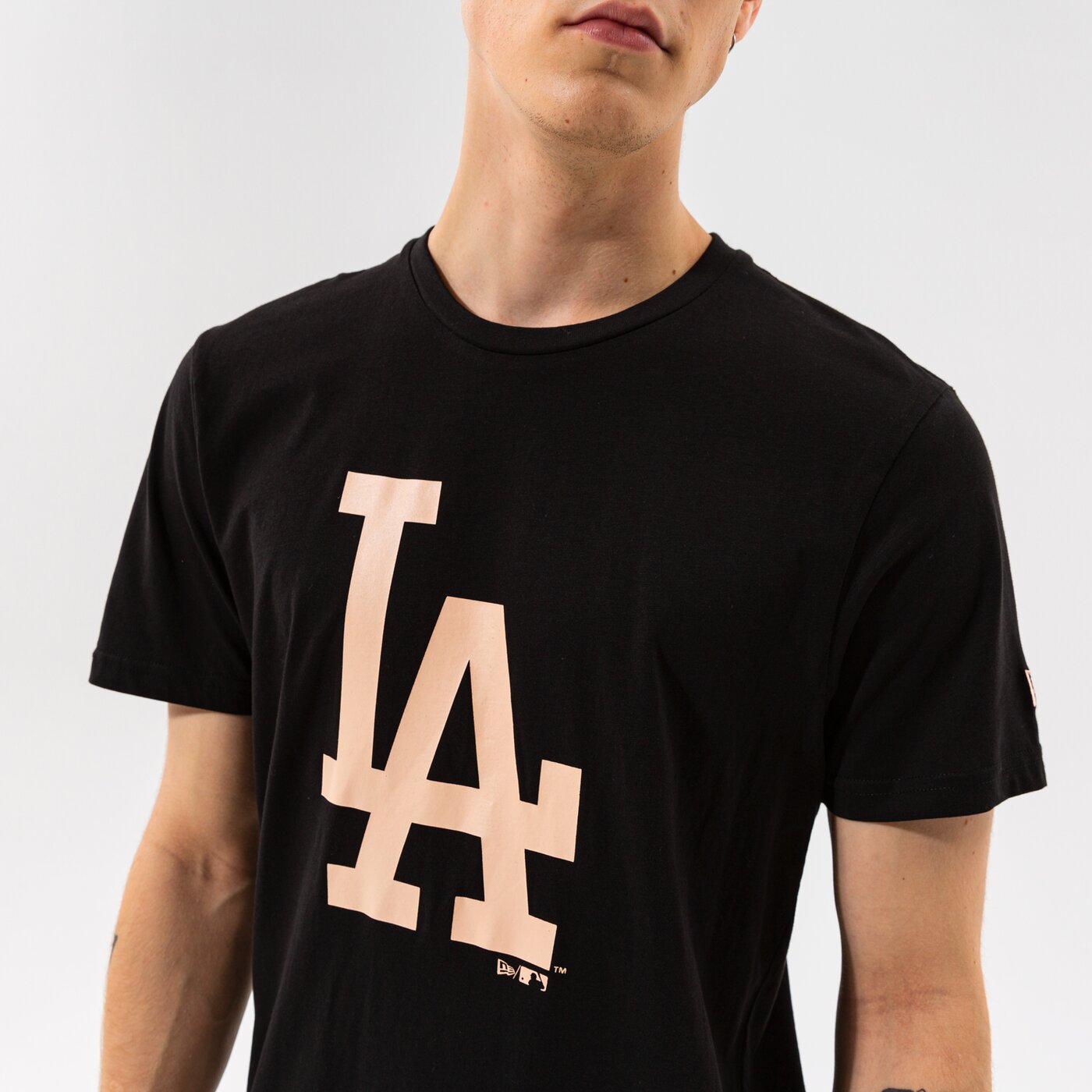Мъжка тениска NEW ERA ТЕНИСКА MLB SEASONAL TEAM LOGO TEE LOSDOD BLKBSK 12827231 цвят черен