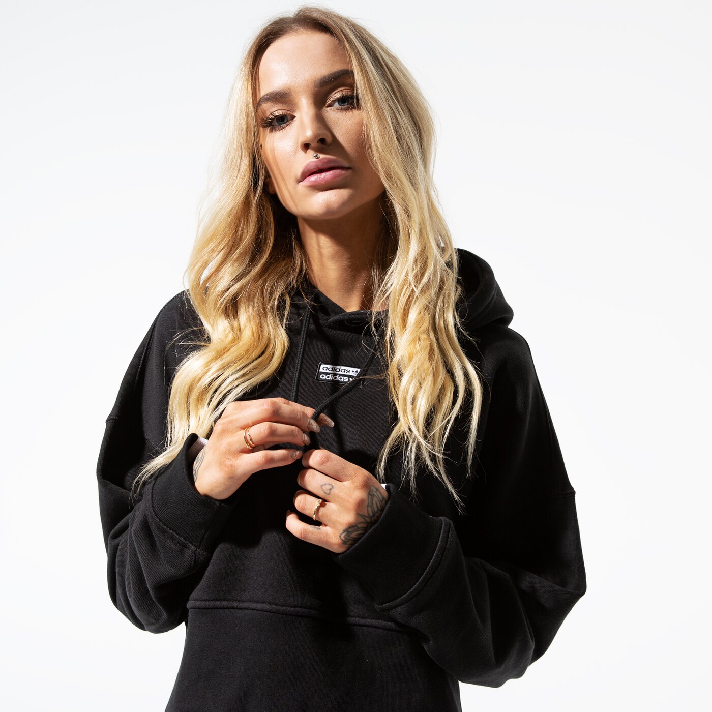 Дамски суичър ADIDAS СУИТЧЪР VOCAL CROP HOOD ej8537 цвят черен