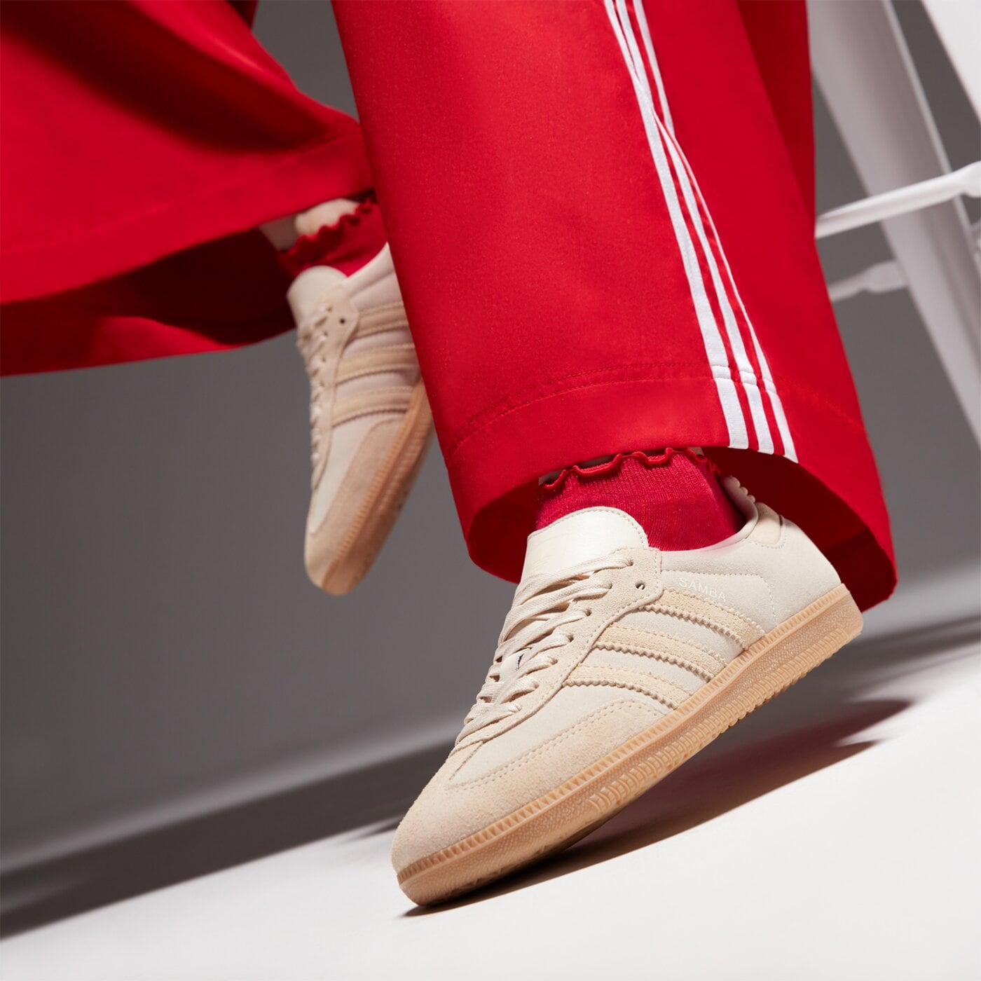 Дамски маратонки ADIDAS SAMBA OG W jr8873 цвят кремав