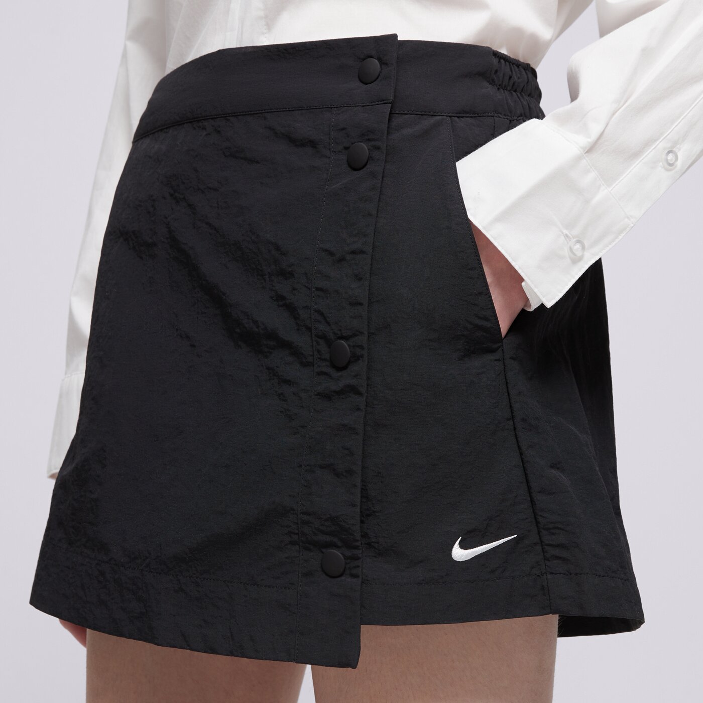 Дамски къси панталони NIKE ШОРТИ W NSW ESSNTL WVN MR 3" SKORT hm6979-010 цвят черен