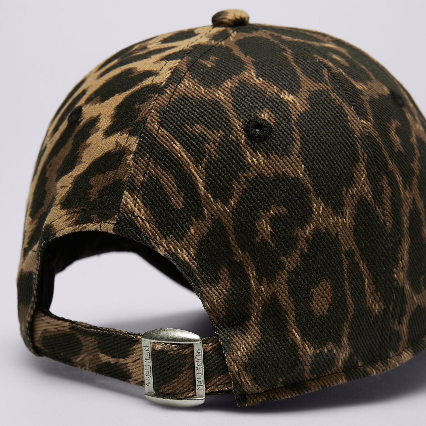 Дамска шапка с козирка NEW ERA ШАПКА WMNS OUTLINE LEOPARD 920 NYY NEW YORK YANKEES 60667497 цвят тъмносин