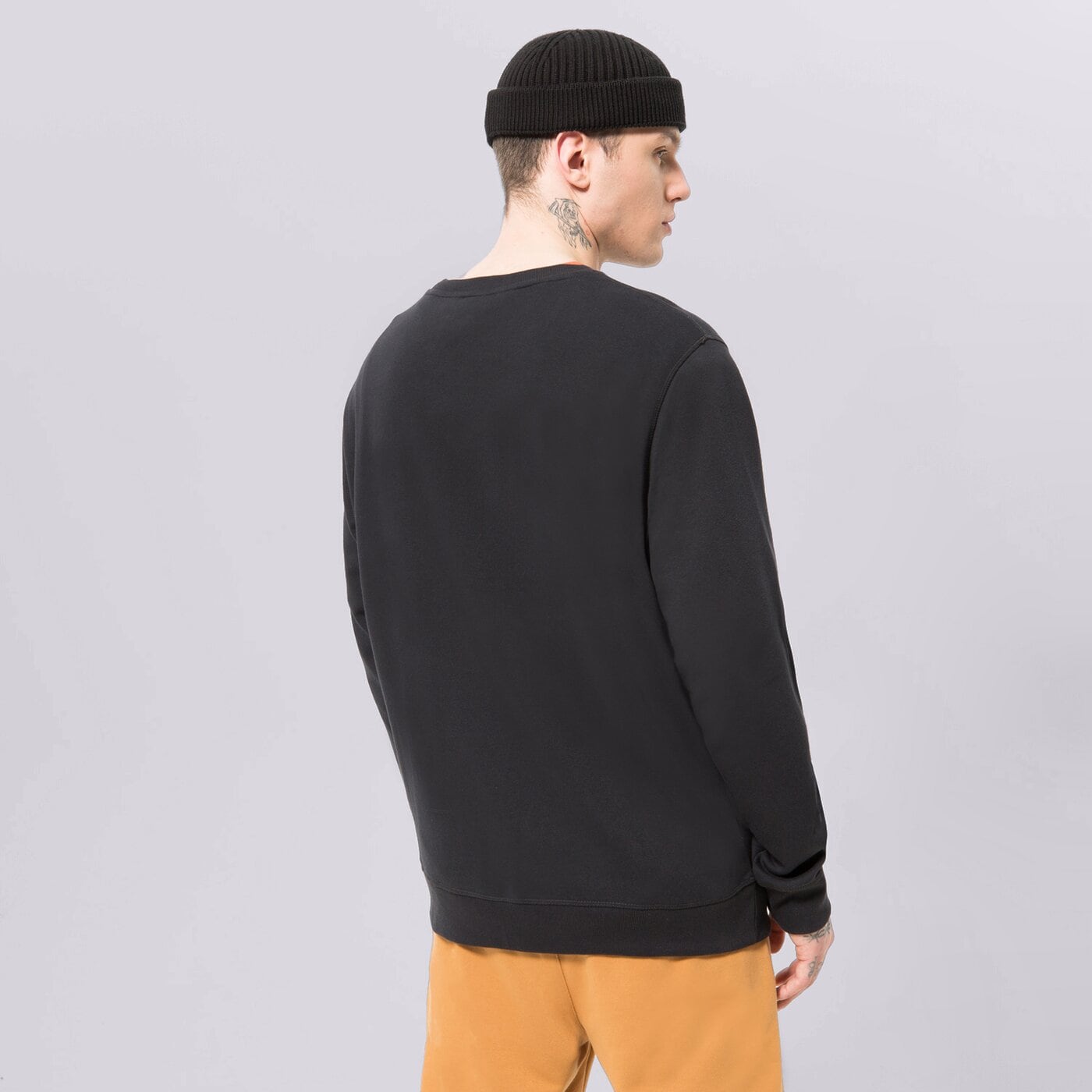 Мъжки суичър NEW BALANCE СУИТЧЪР NB ESSENTIALS LOGO CREW mt31538bk цвят черен