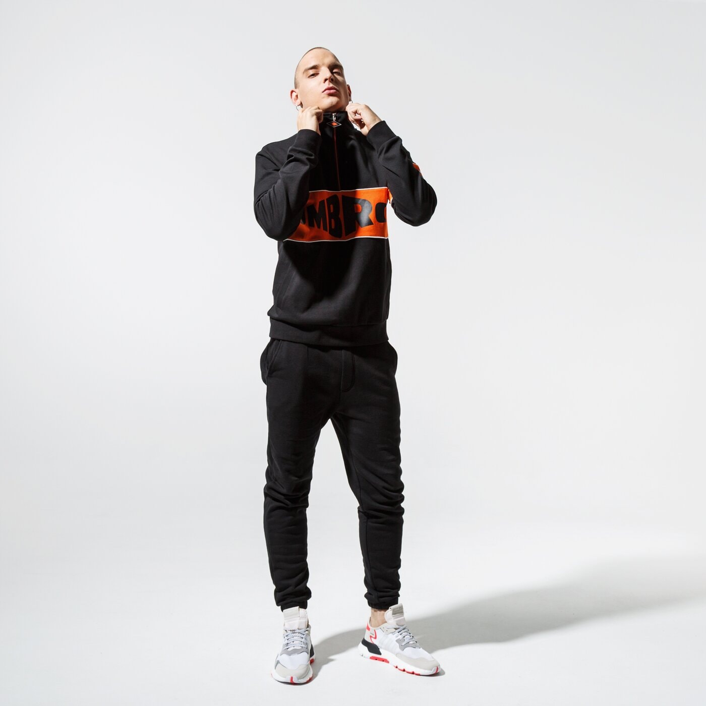 Мъжки суичър UMBRO СУИТЧЪР СЪС ЗАКОПЧАВАНЕ   CLASSIC FZ SWEATSHIRT ul39blm87002 цвят черен