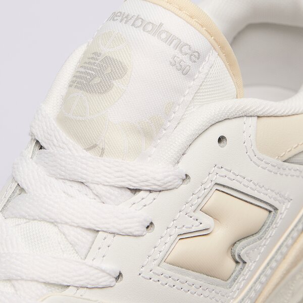 Дамски маратонки NEW BALANCE 550  bbw550bk цвят бял