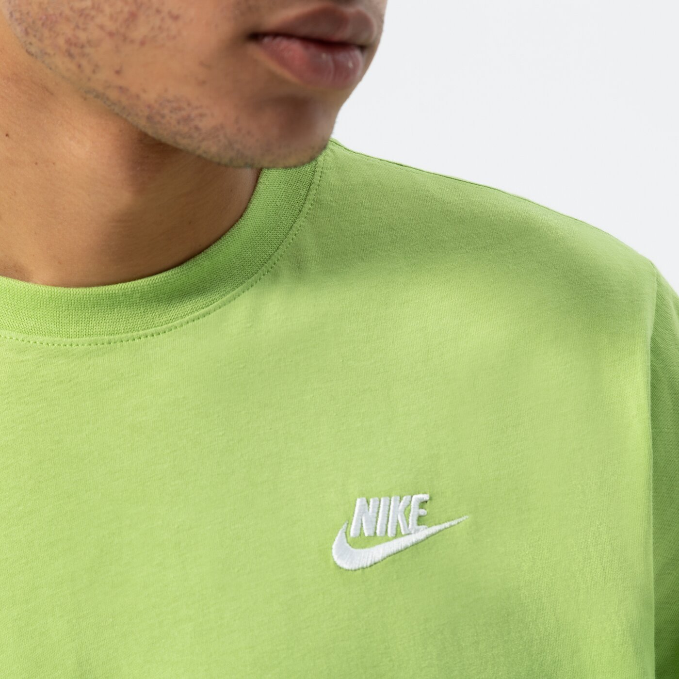 Мъжка тениска NIKE ТЕНИСКА SPORTSWEAR CLUB ar4997-332 цвят зелен