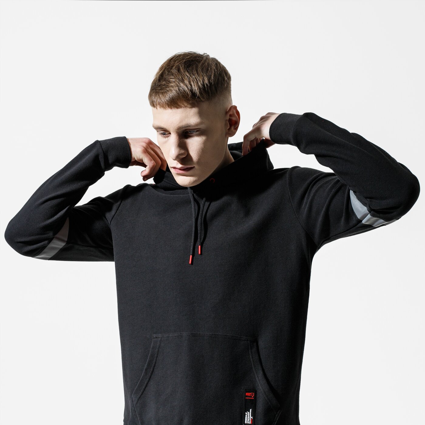 Мъжки суичър CONFRONT СУИТЧЪР С КАЧУЛКА TYRION cf120blm53002 цвят черен