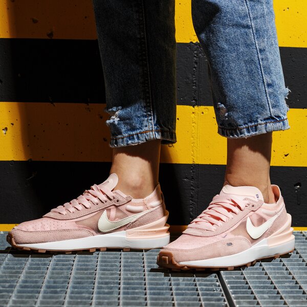 Дамски маратонки NIKE WAFFLE ONE dc2533-801 цвят розов