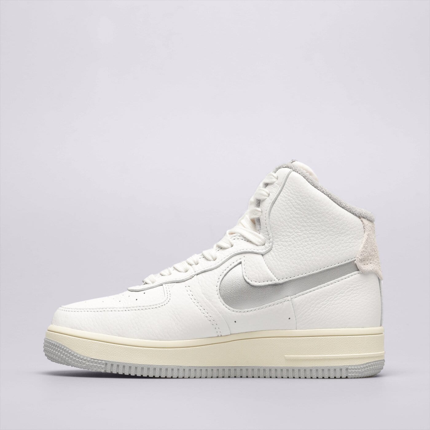 Дамски маратонки NIKE W AF1 SCULPT dc3590-101 цвят бял