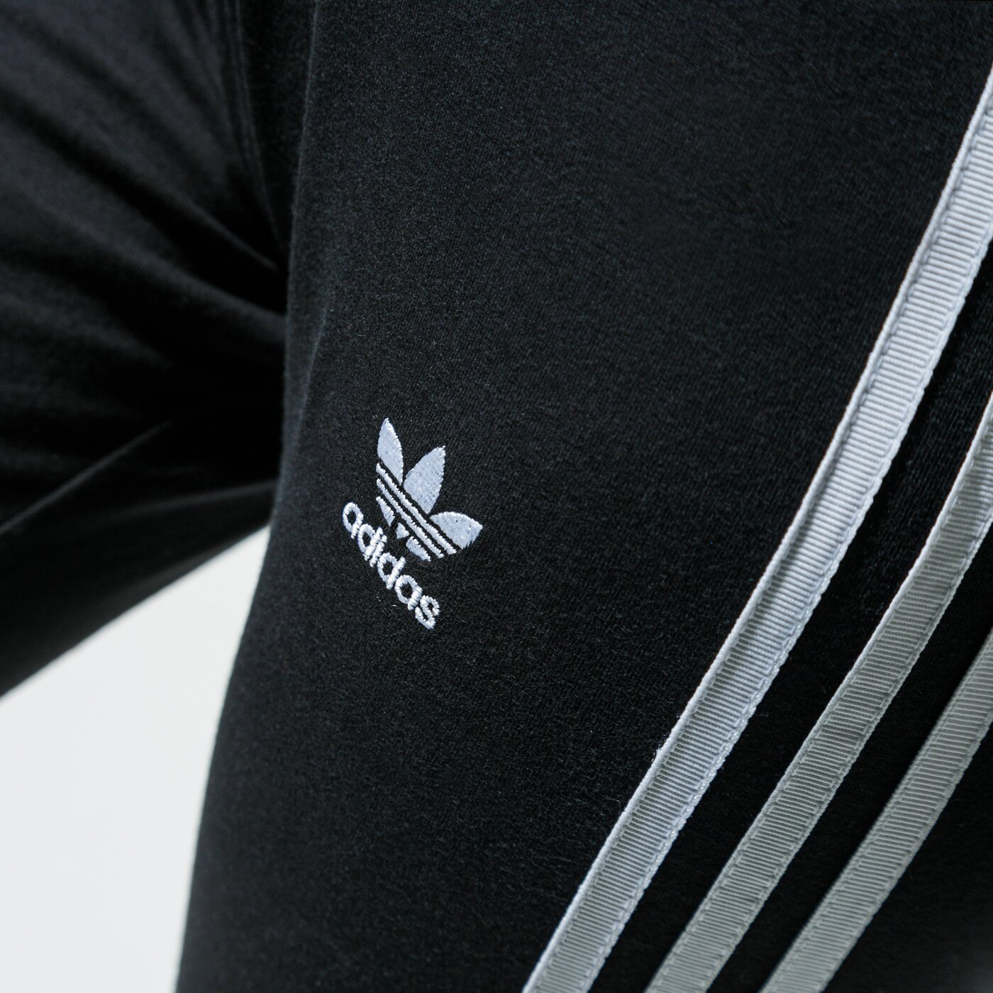 Дамски панталони ADIDAS КЛИН 3 STR TIGHT fm3287 цвят черен