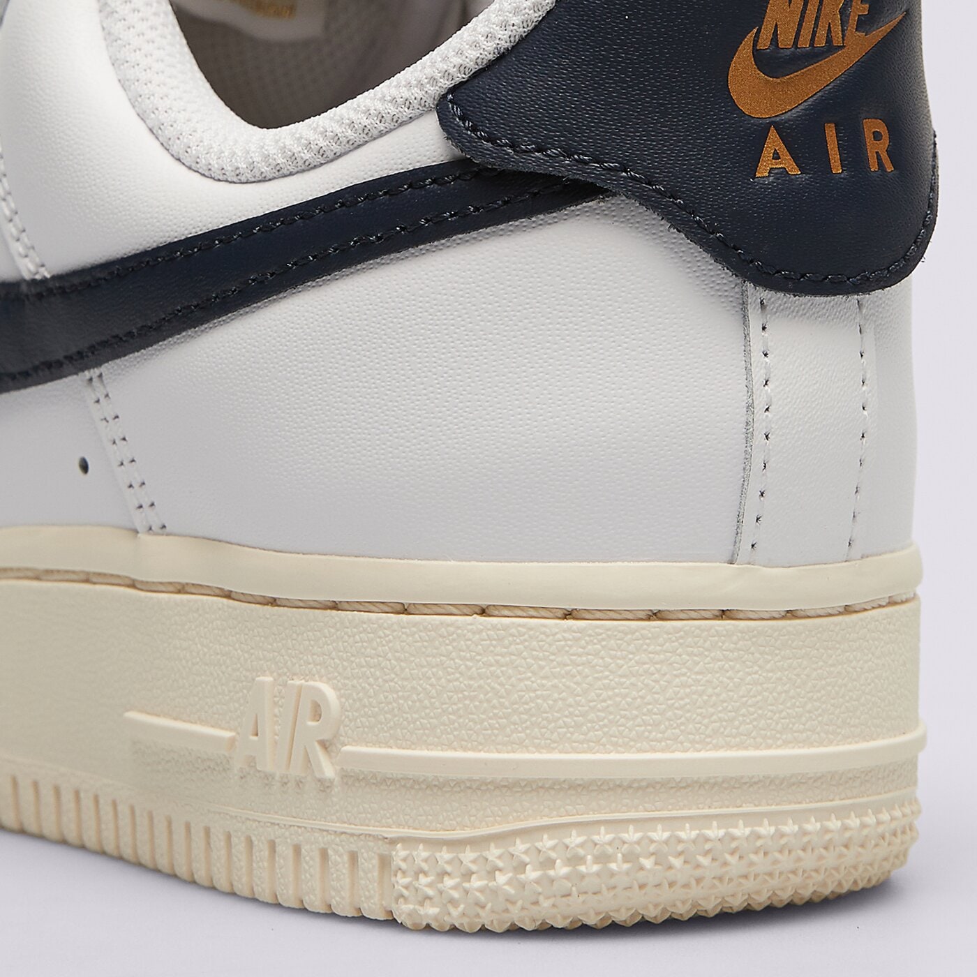 Дамски маратонки NIKE W AIR FORCE 1 '07 EasyOn  hj9122-100 цвят бял