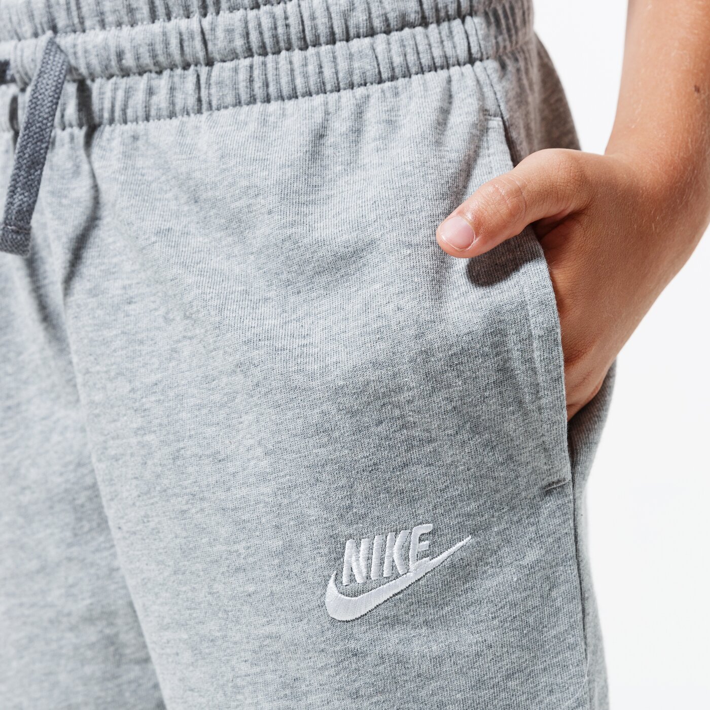  NIKE ШОРТИ BOYS' SPORTSWEAR SHORT 805450-063 цвят сив