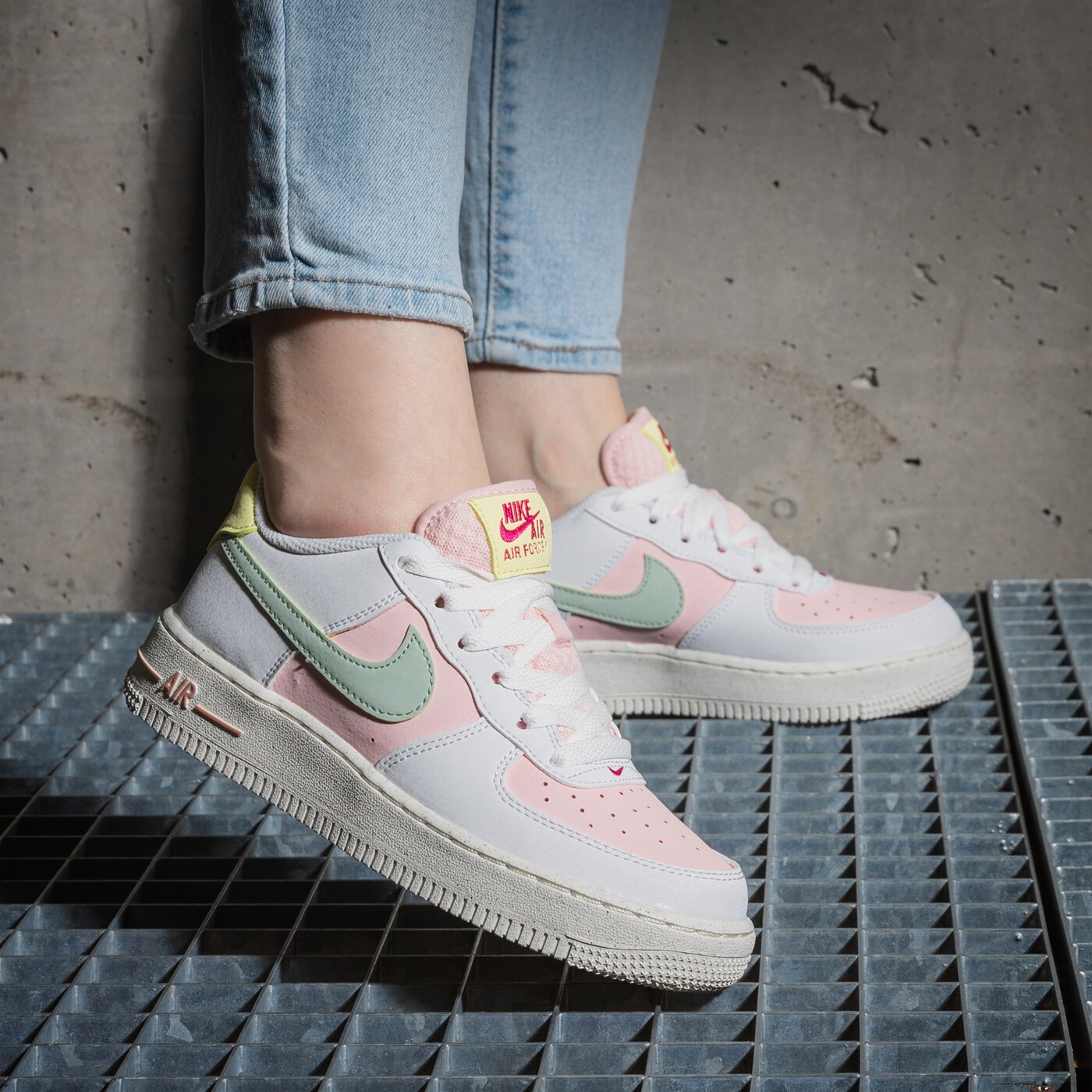 Детски маратонки NIKE AIR FORCE 1 IMPACT GS NN dr4853-100 цвят многоцветен