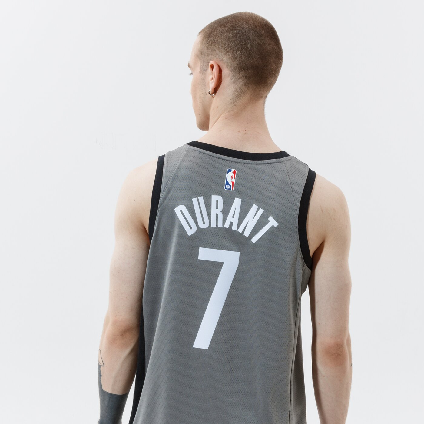 Мъжка тениска JORDAN ПОТНИК NETS STATEMENT EDITION 2020 NBA cv9469-005 цвят сив