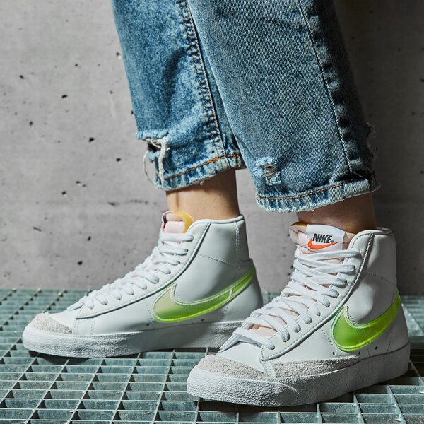 Дамски маратонки NIKE W BLAZER MID '77 ESS dj3050-100 цвят бял