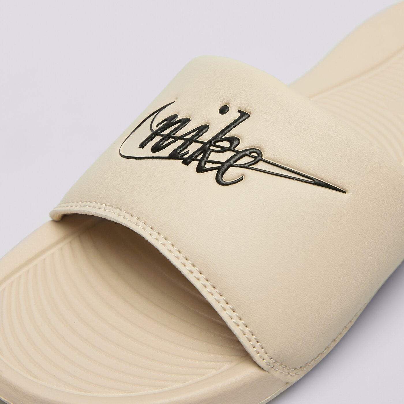 Дамски чехли и сандали NIKE W VICTORI ONE SLIDE hv5793-100 цвят бежов