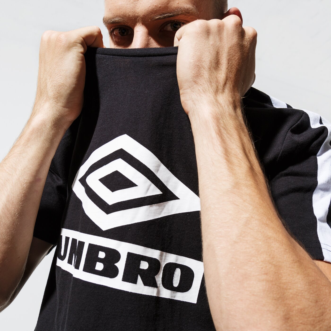 Мъжка тениска UMBRO ТЕНИСКА CLASSIC TAPE TEE BLK ul39tsm88002 цвят черен