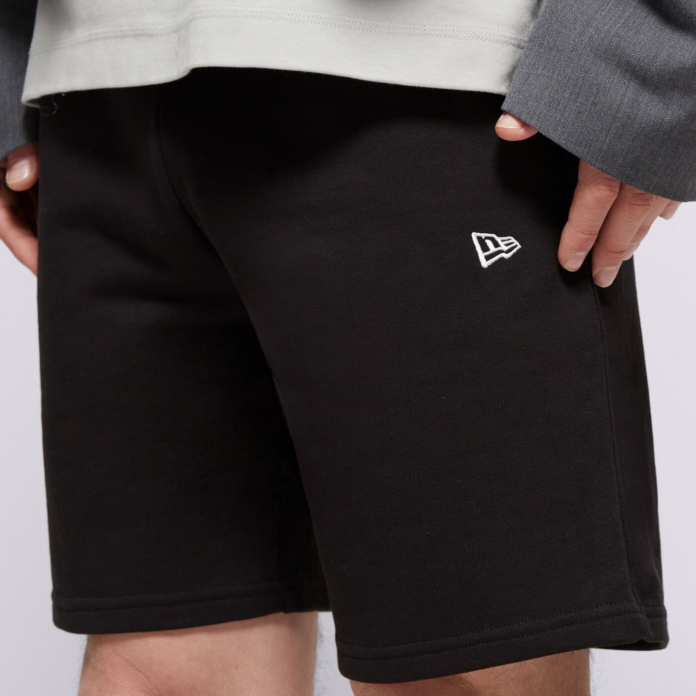 Мъжки къси панталони NEW ERA ШОРТИ ESSENTIAL SHORT 12836800smu цвят черен