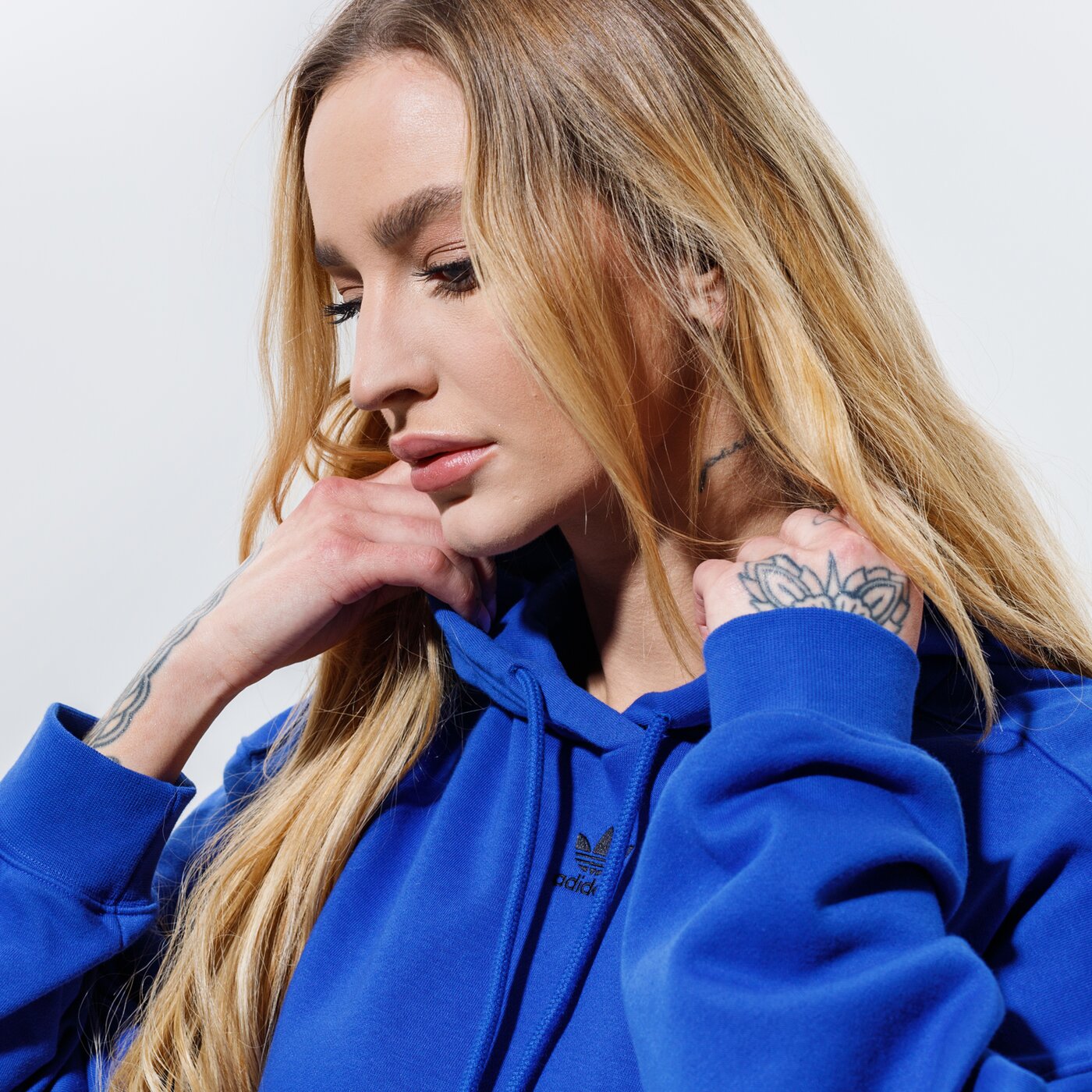 Дамски суичър ADIDAS СУИТЧЪР С КАЧУЛКА HOODIE gn4773 цвят син