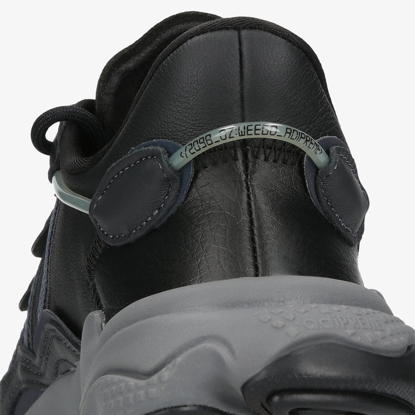 Дамски маратонки ADIDAS OZWEEGO ee7004 цвят черен