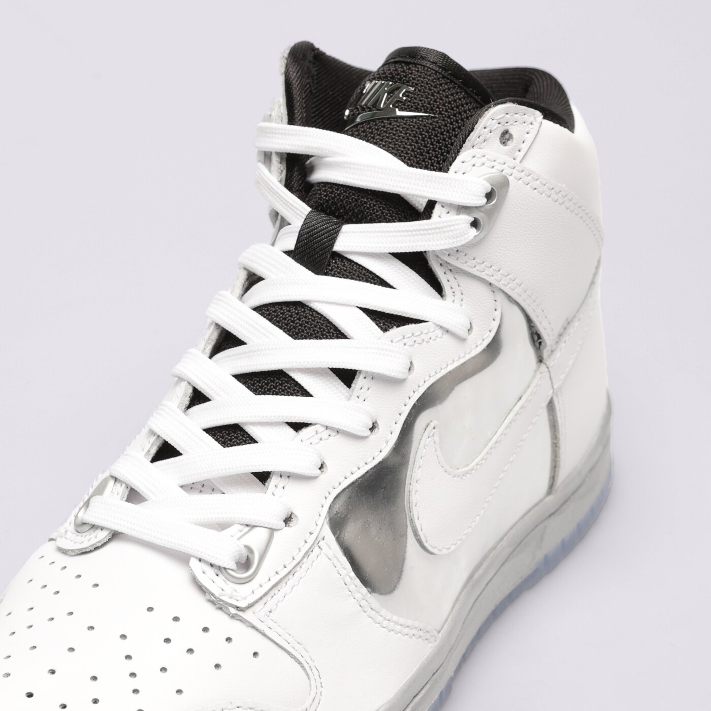 Дамски маратонки NIKE DUNK HIGH SE  dx5928-100 цвят бял