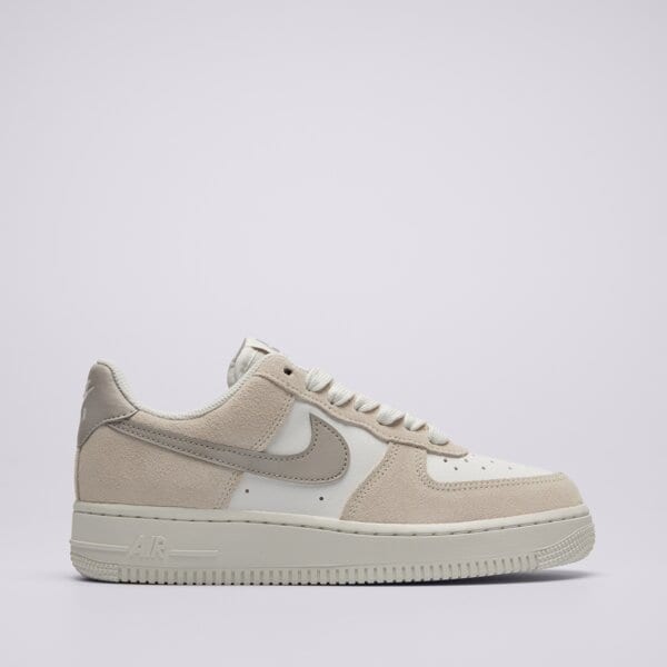 Дамски маратонки NIKE W AIR FORCE 1 LO SR ii7650-121 цвят бежов