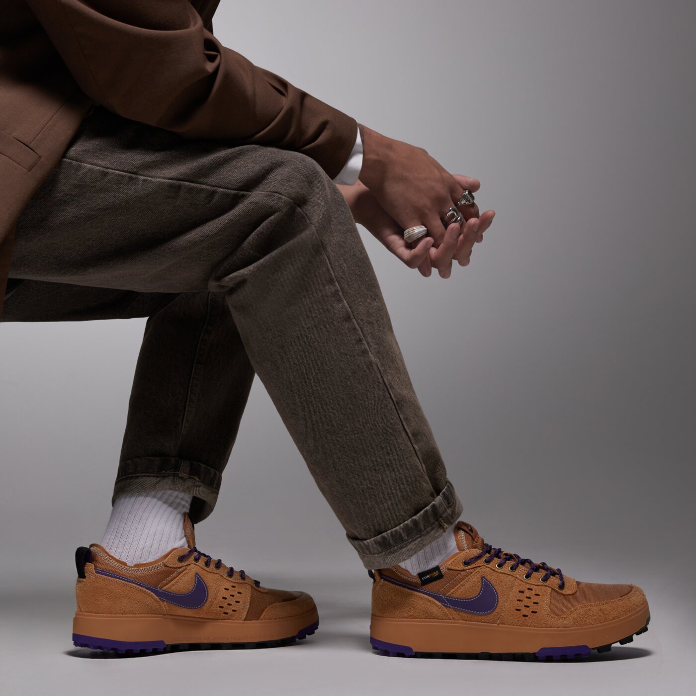 Мъжки туристически обувки NIKE C1TY PRM hj4316-200 цвят кафяв