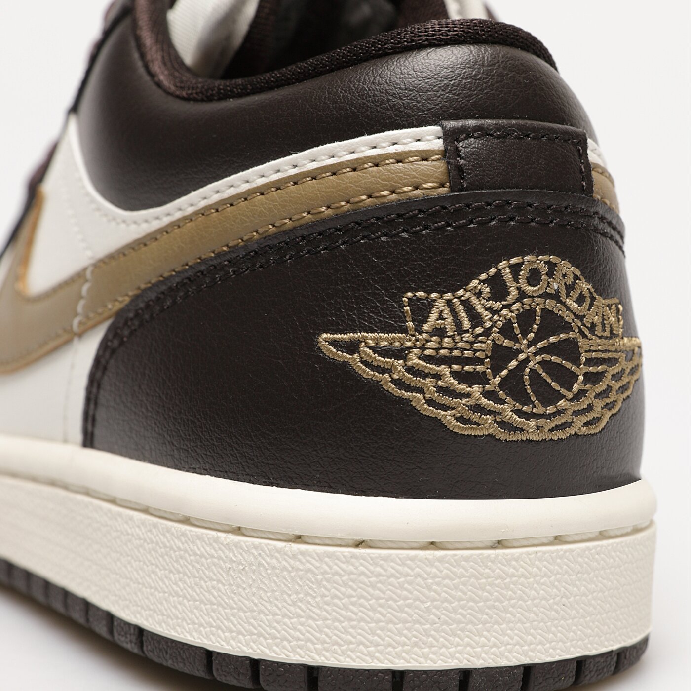 Дамски маратонки WMNS AIR JORDAN 1 LOW dc0774-200 цвят кафяв