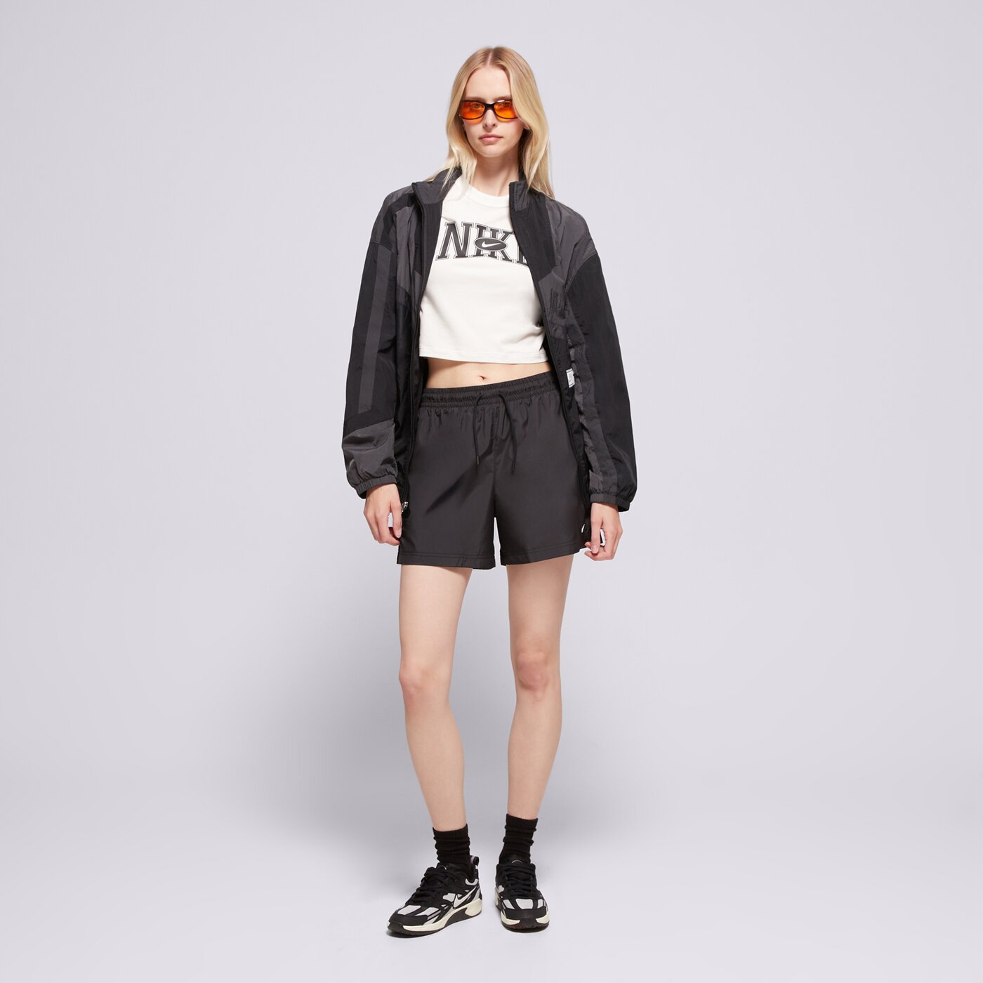 Дамски къси панталони NIKE ШОРТИ W NSW MR ESSNTL WVN SHORT fv7557-010 цвят черен