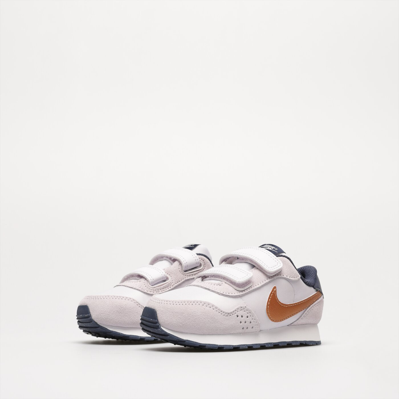 Детски маратонки NIKE MD VALIANT  cn8560-501 цвят бял