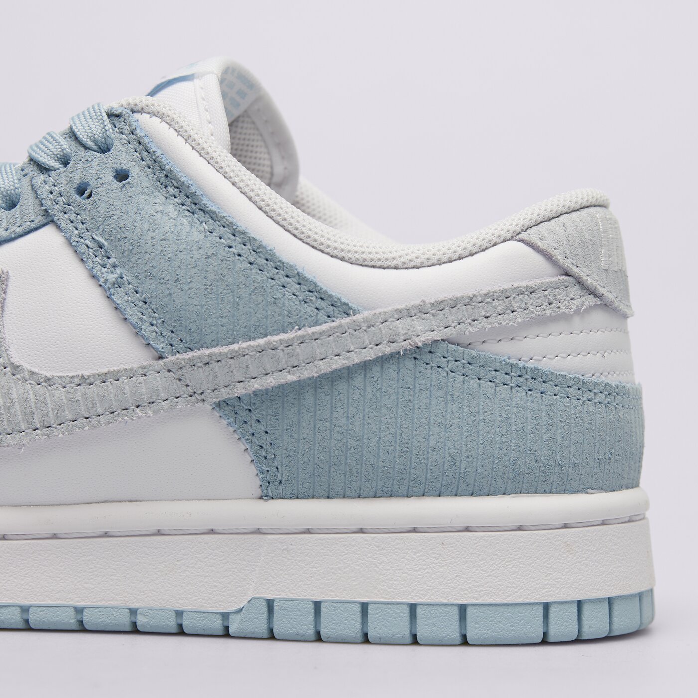 Дамски маратонки NIKE DUNK LOW fn7167-400 цвят бял