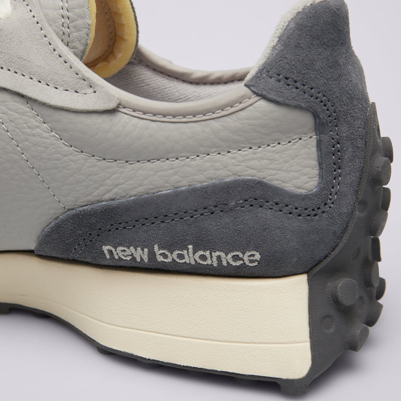 Мъжки маратонки NEW BALANCE 327  u327wgc цвят сив