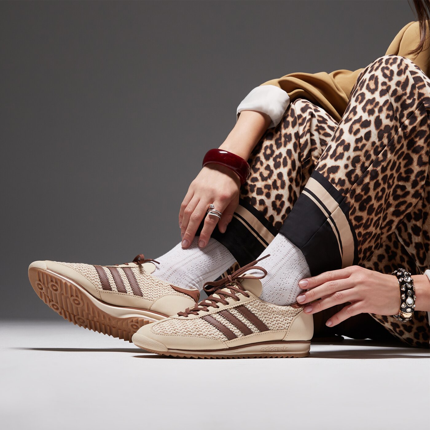 Дамски маратонки ADIDAS SL 72 OG W jr4229 цвят бежов