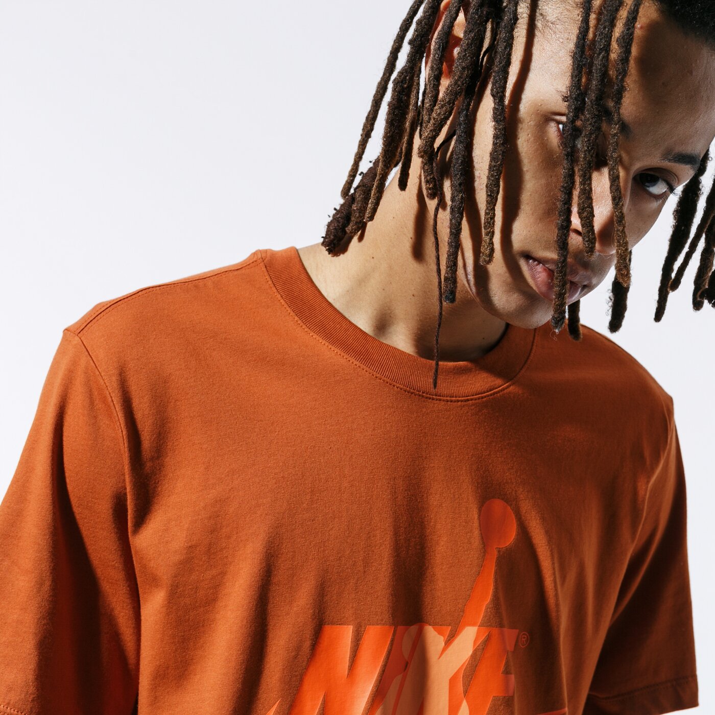 Мъжка тениска JORDAN ТЕНИСКА M J JM CLASSICS SS CREW bv5905-246 цвят оранжев