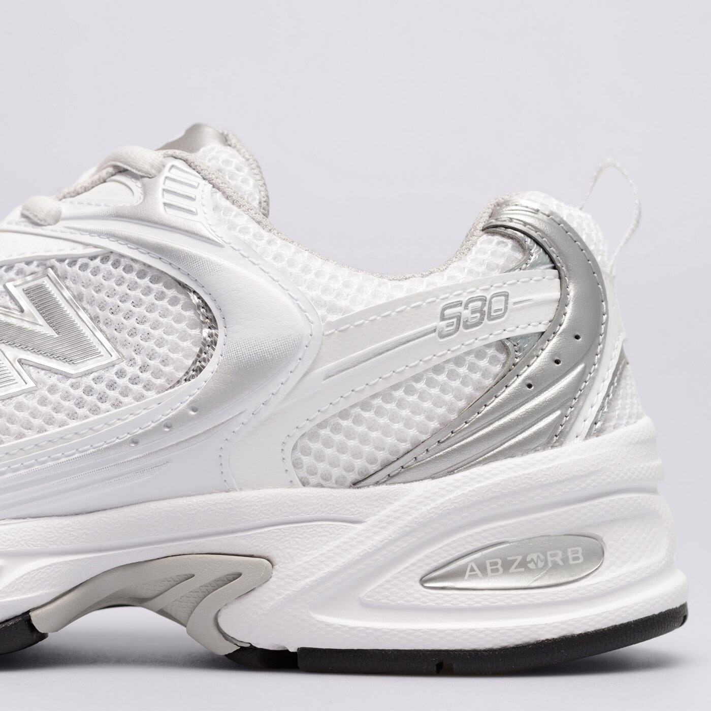 Дамски маратонки NEW BALANCE 530  mr530ema цвят бял