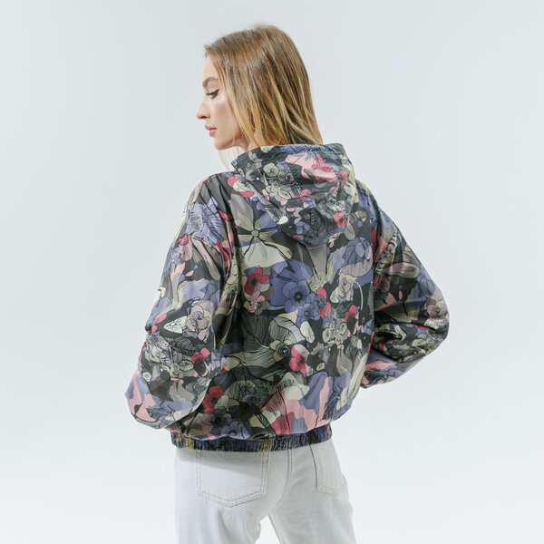 Дамско преходно яке NIKE ЯКЕ W NSW FEMME JKT WVN cz9290-004 цвят многоцветен