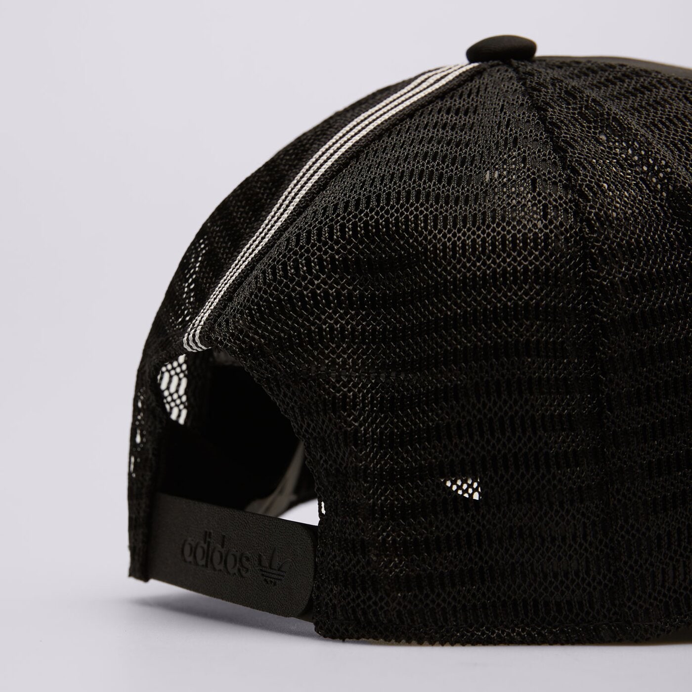 Дамска шапка с козирка ADIDAS ШАПКА CURVED TRUCKER jc6038 цвят бял