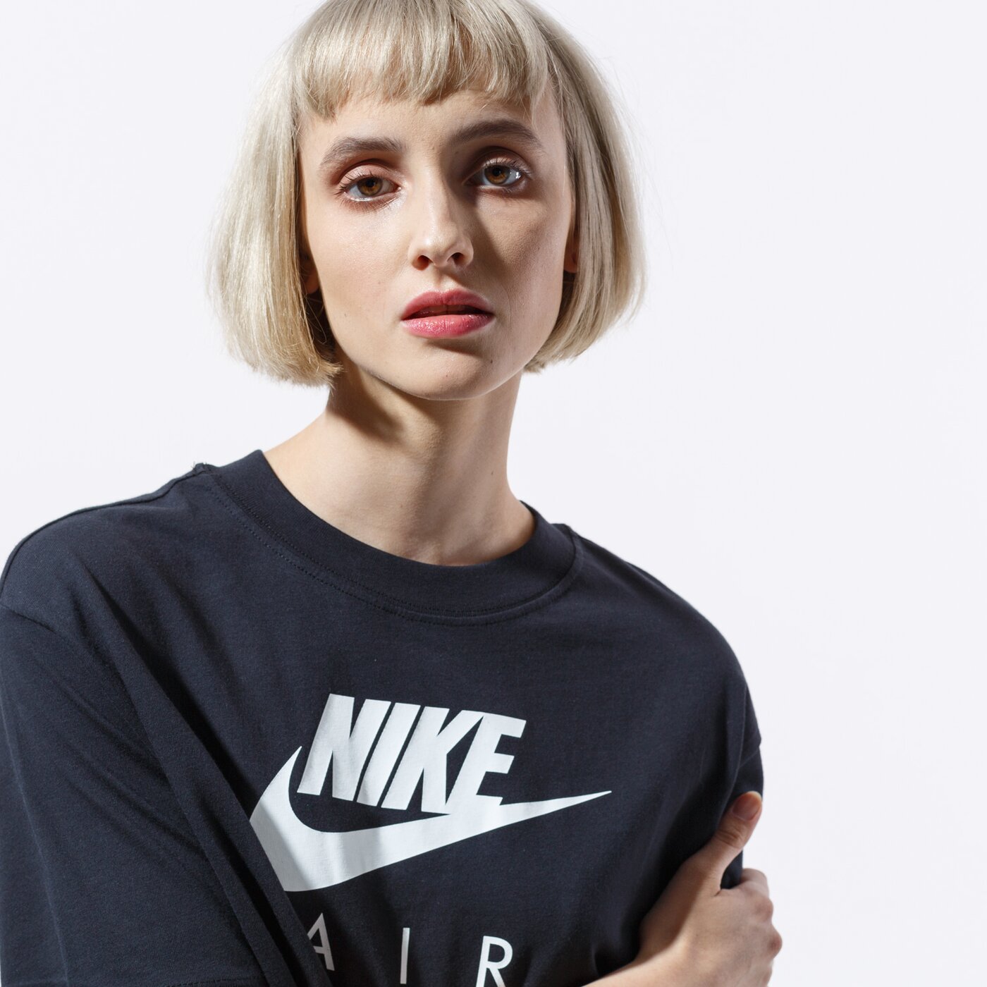 Дамска тениска NIKE ТЕНИСКА SS W NSW AIR ТОП SS bv4777-010 цвят черен