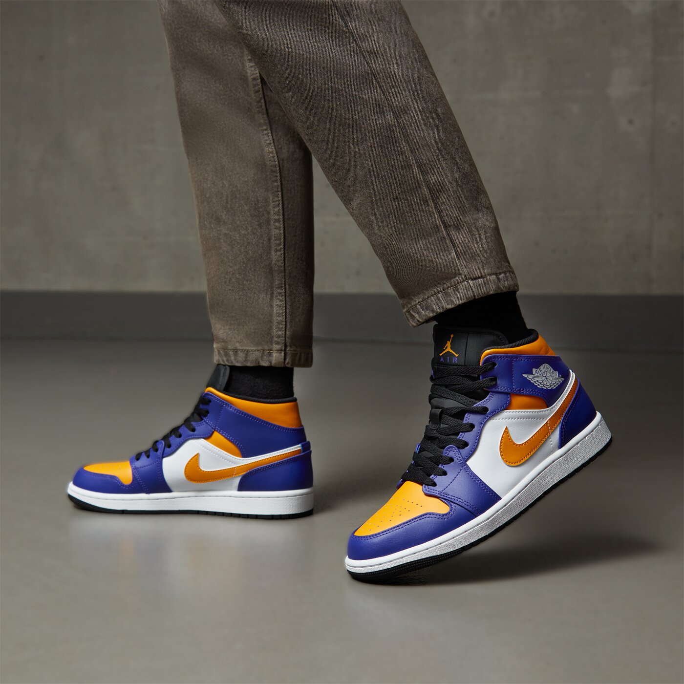 Мъжки маратонки AIR JORDAN 1 MID  dq8426-517 цвят виолетов