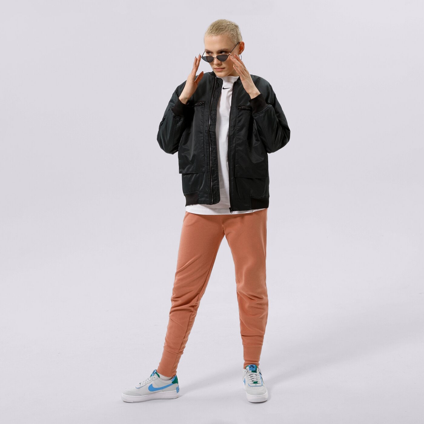 Дамска тениска NIKE ТЕНИСКА SPORTSWEAR ESSENTIAL OVERSIZED dn5697-100 цвят бял